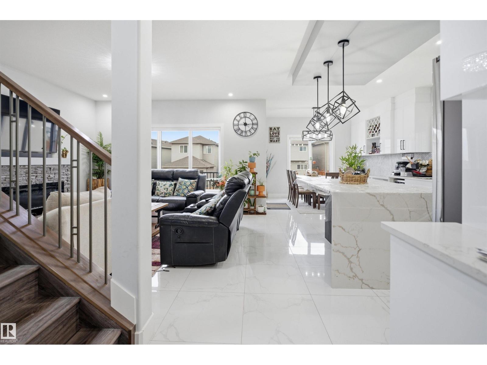 2420 13 AV NW - 13