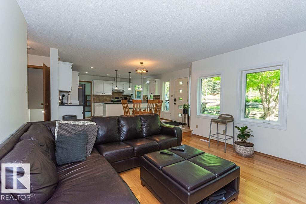 31 WINDERMERE CR - 32