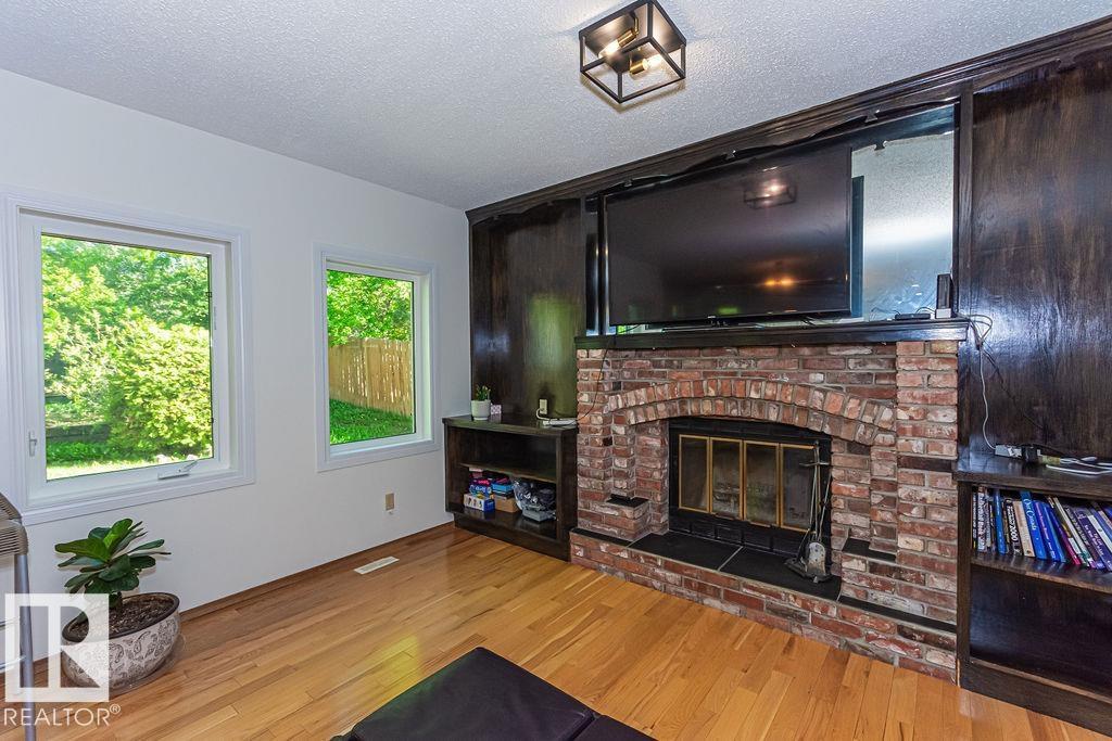31 WINDERMERE CR - 33