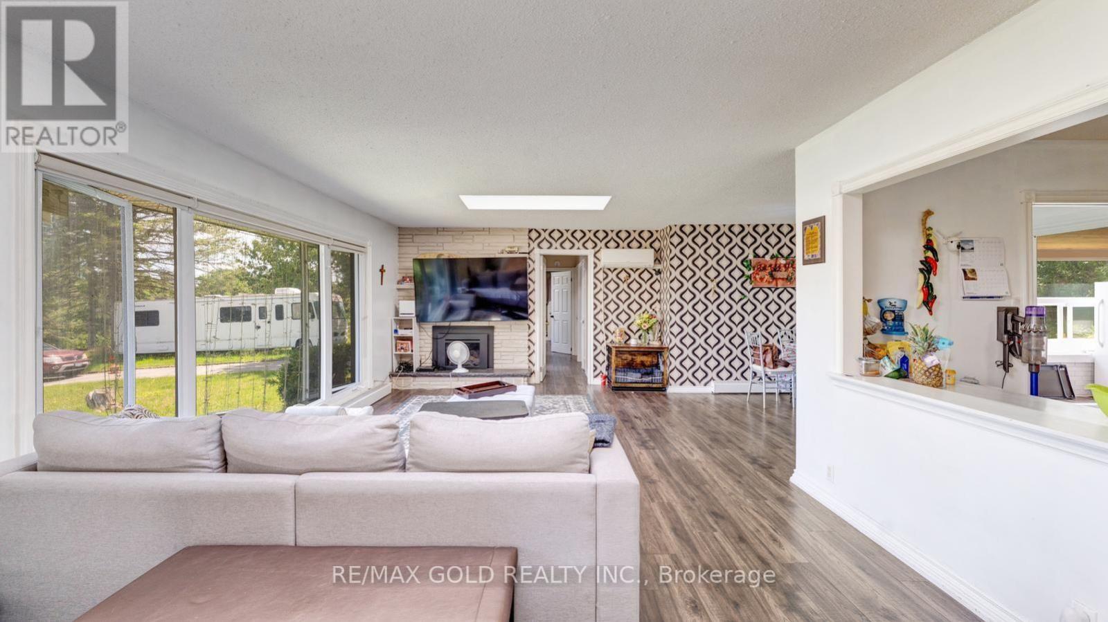 4680 PENETANGUISHENE ROAD - 8