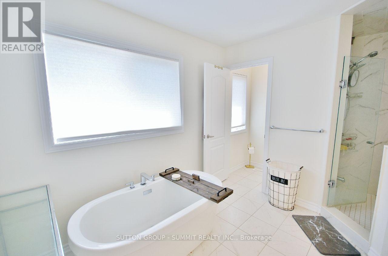 174 STEVENSON CRESCENT - 41