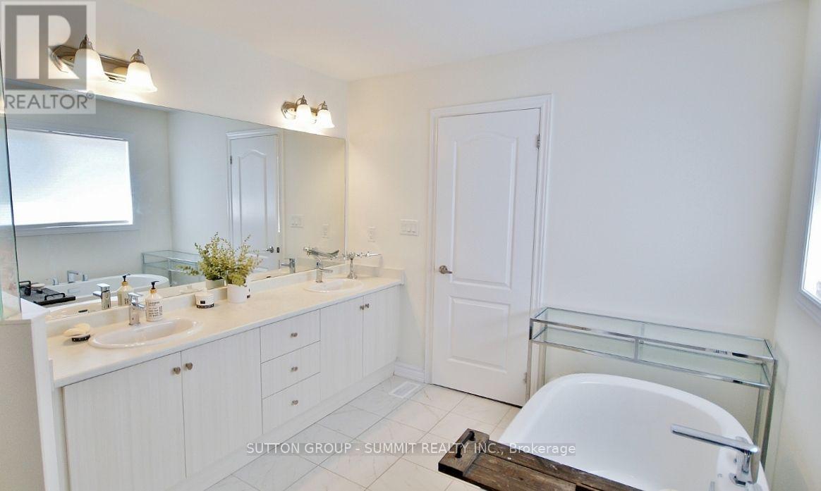 174 STEVENSON CRESCENT - 42