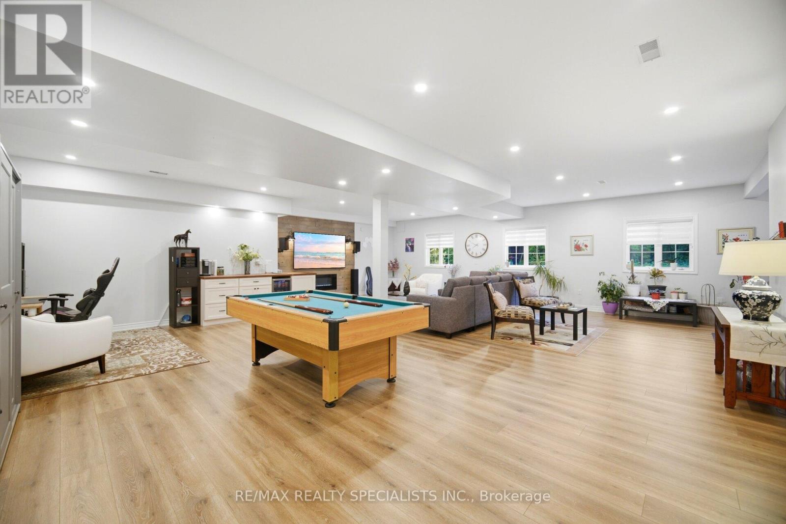 10 VALLEY HILL DRIVE - 32