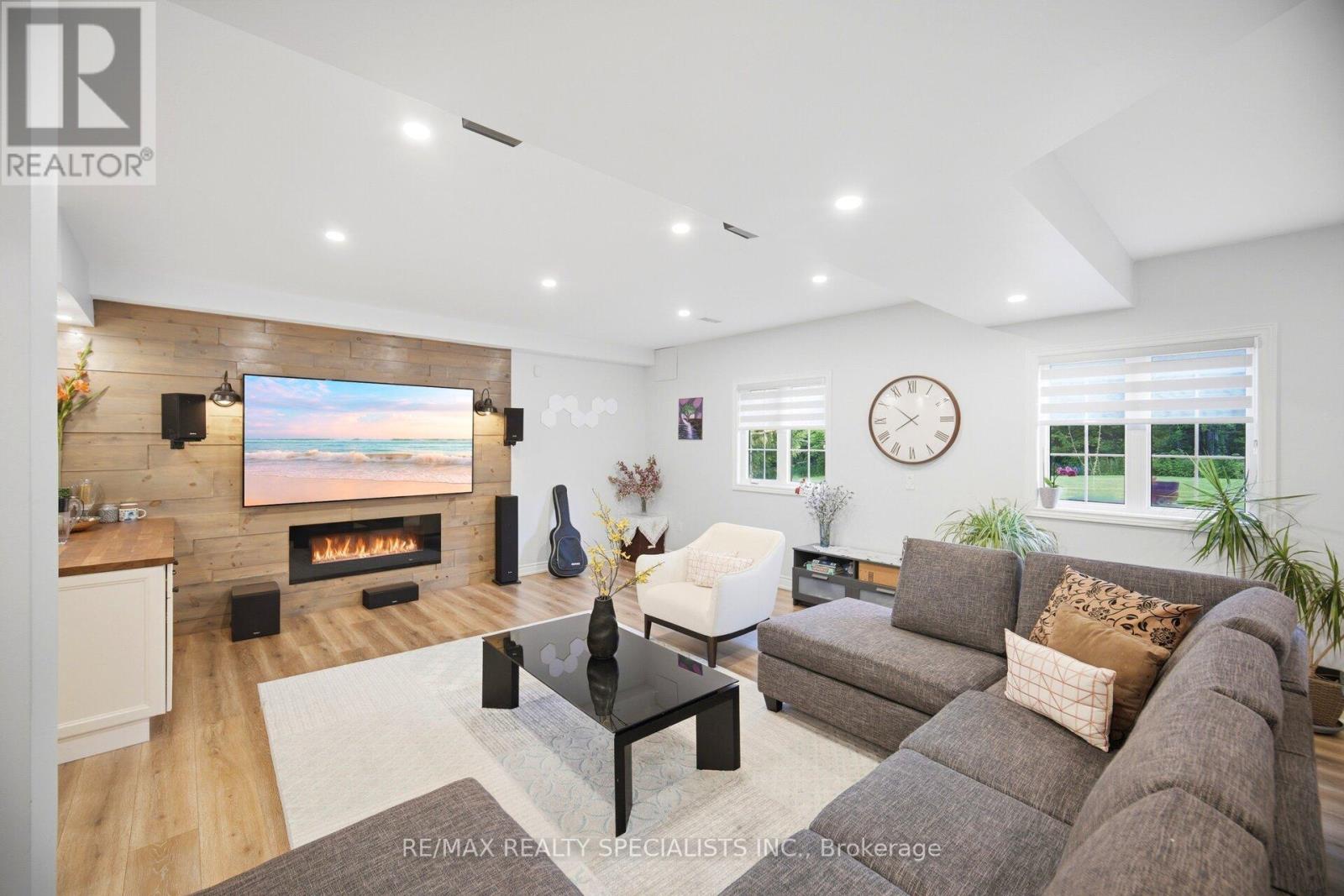 10 VALLEY HILL DRIVE - 34