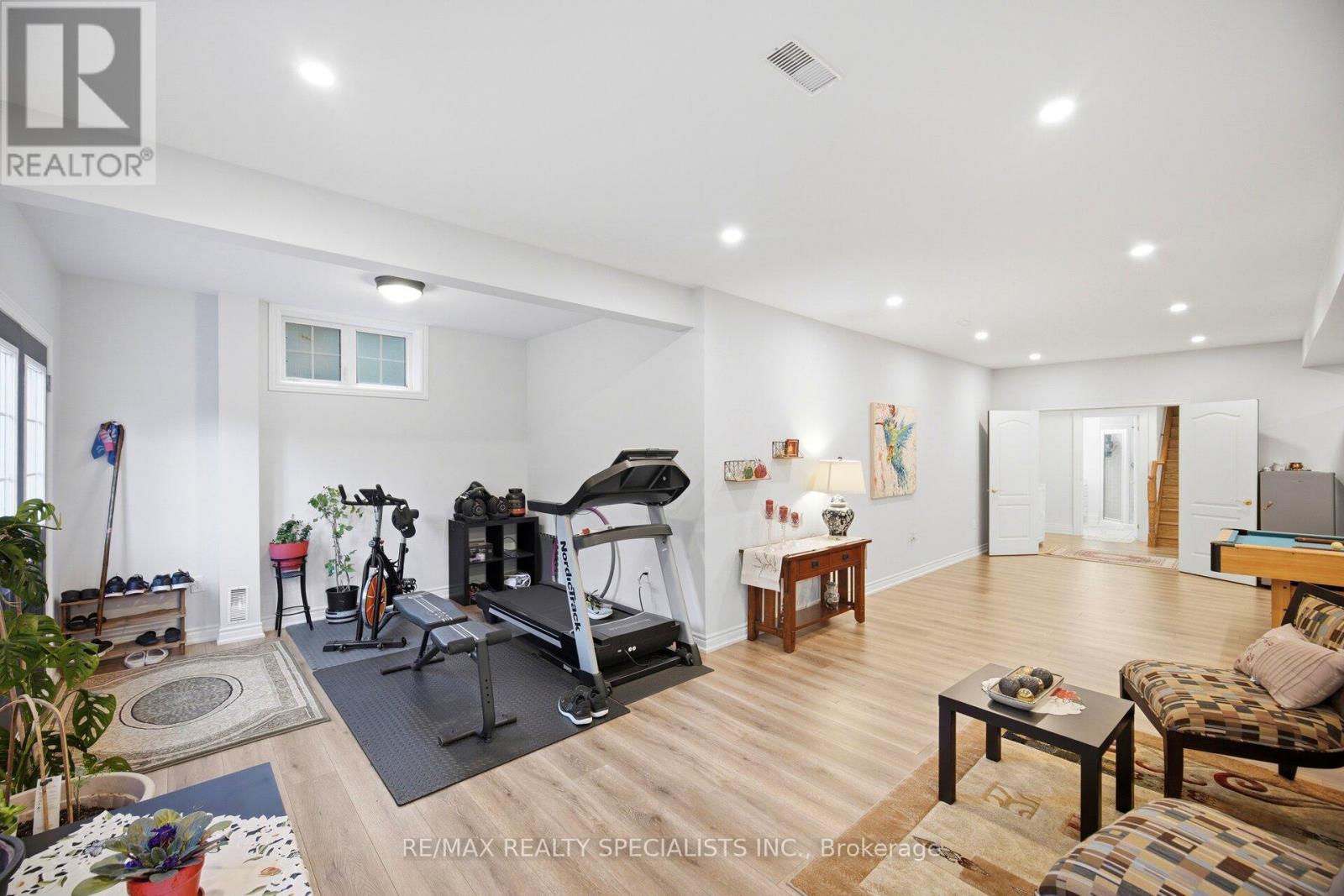 10 VALLEY HILL DRIVE - 36