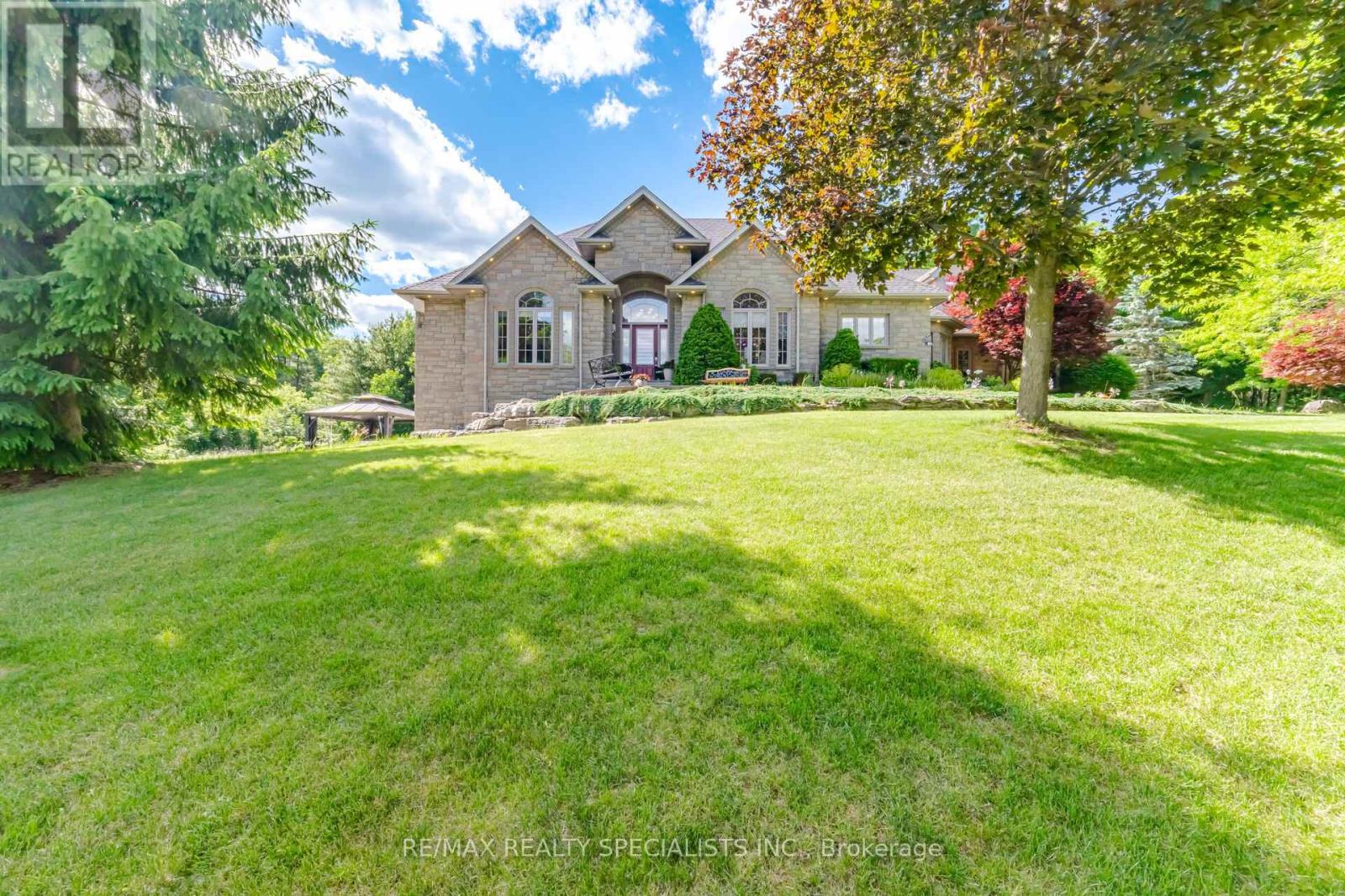 10 VALLEY HILL DRIVE - 42