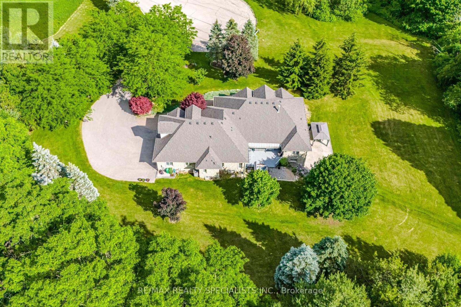 10 VALLEY HILL DRIVE - 43