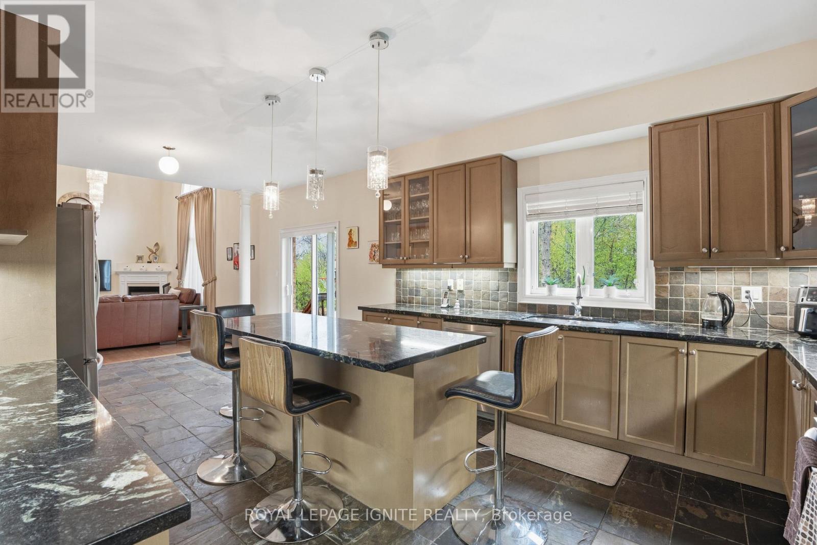 36 VALLEYRIDGE CRESCENT - 13