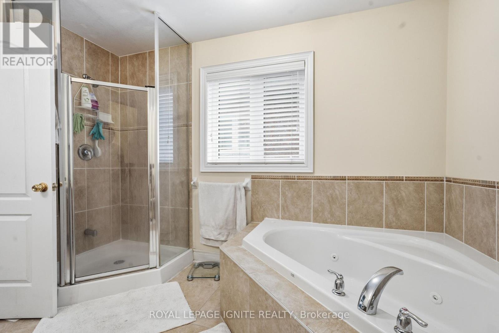 36 VALLEYRIDGE CRESCENT - 21