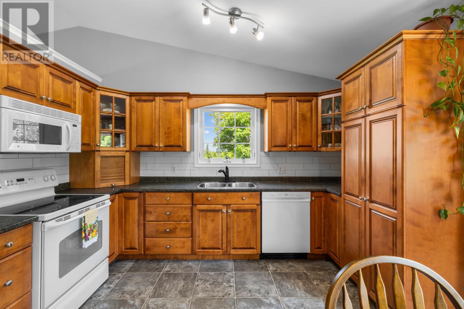 455 Drummond Road - 11