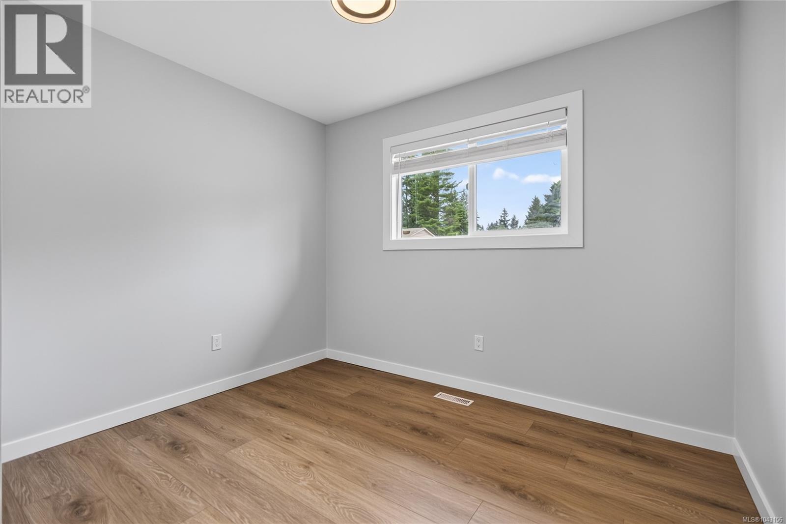 378 Denman St - 13