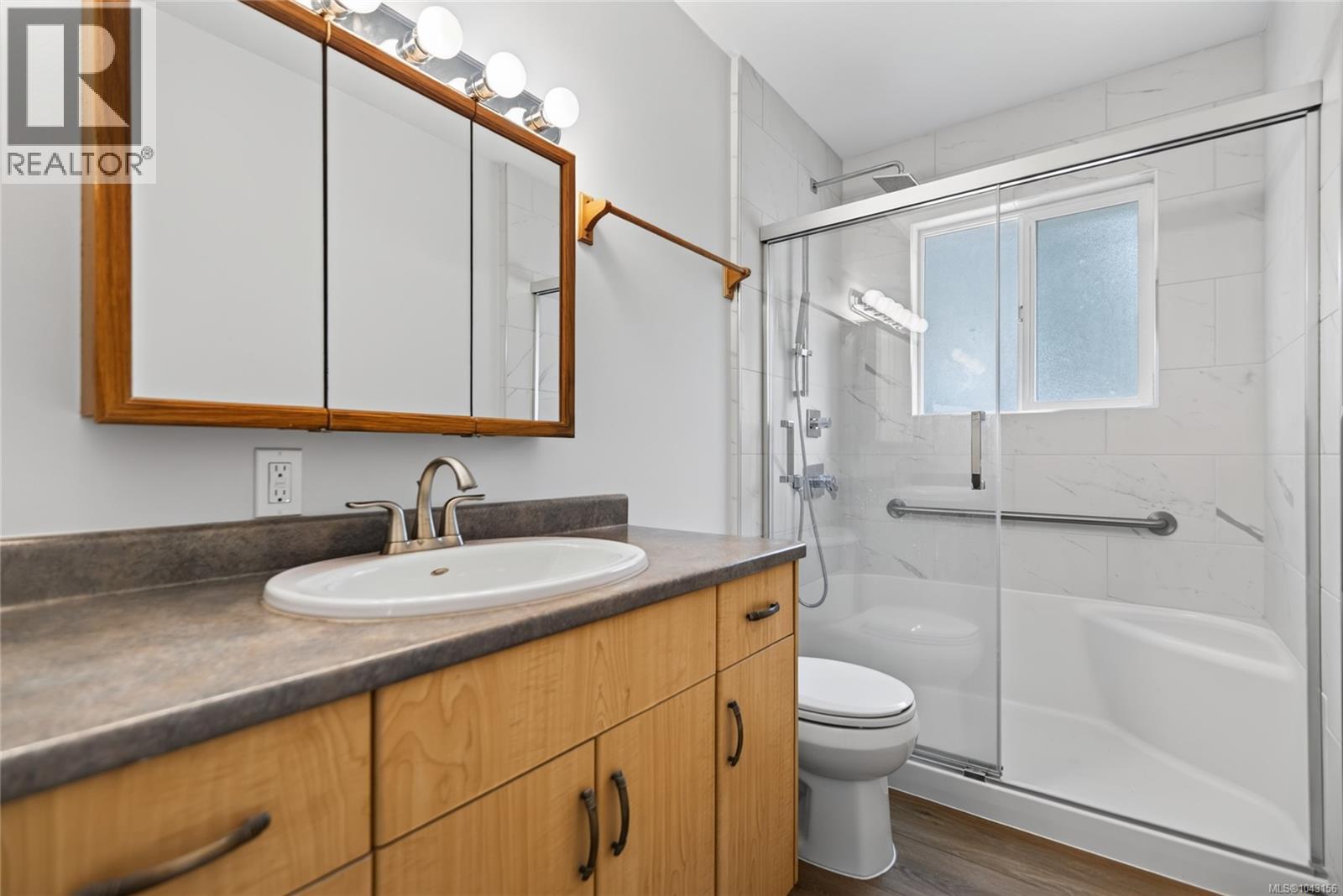 378 Denman St - 14