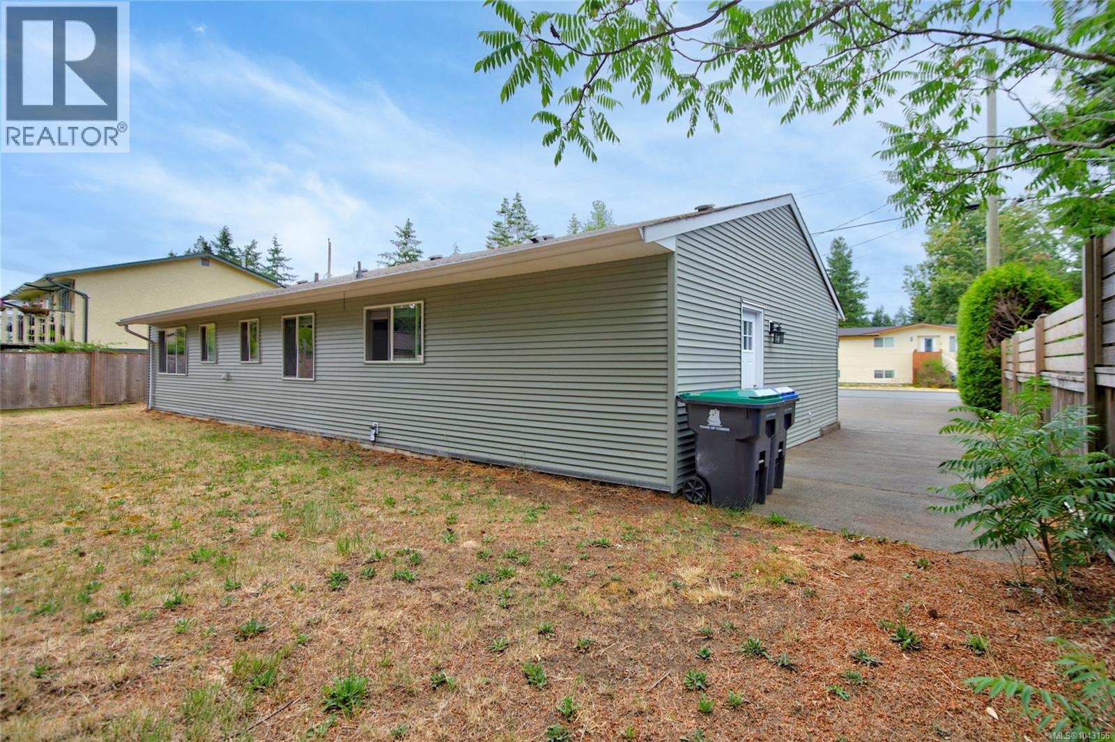 378 Denman St - 17