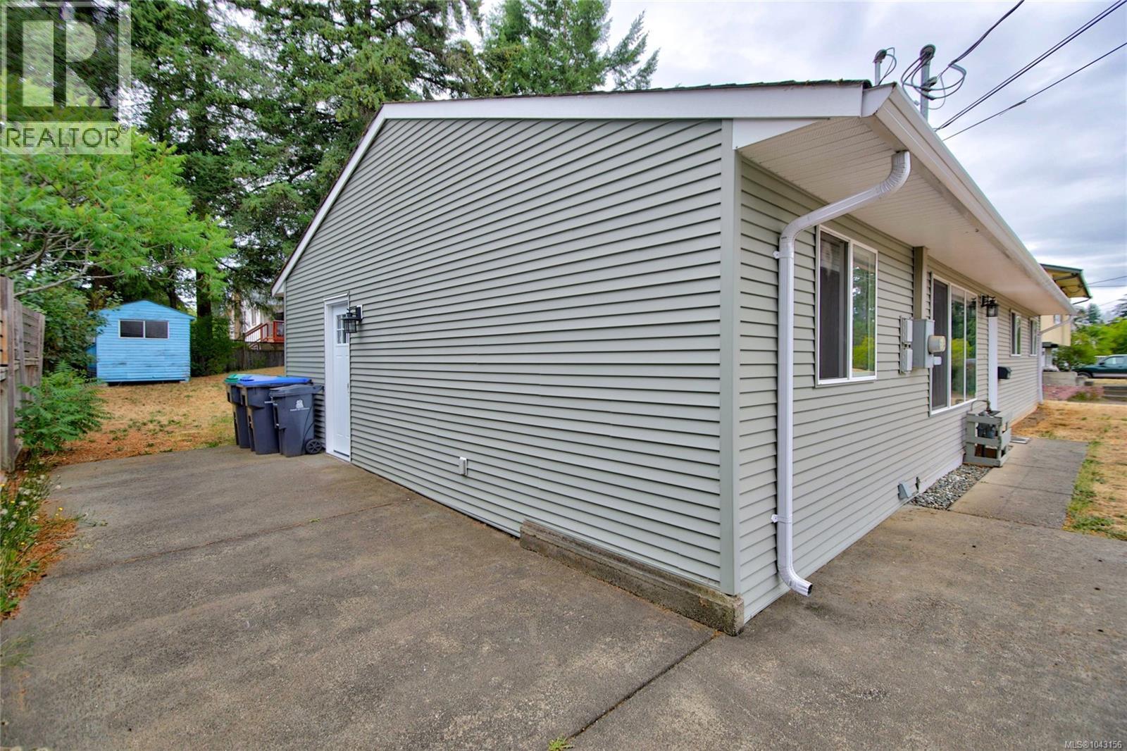 378 Denman St - 18