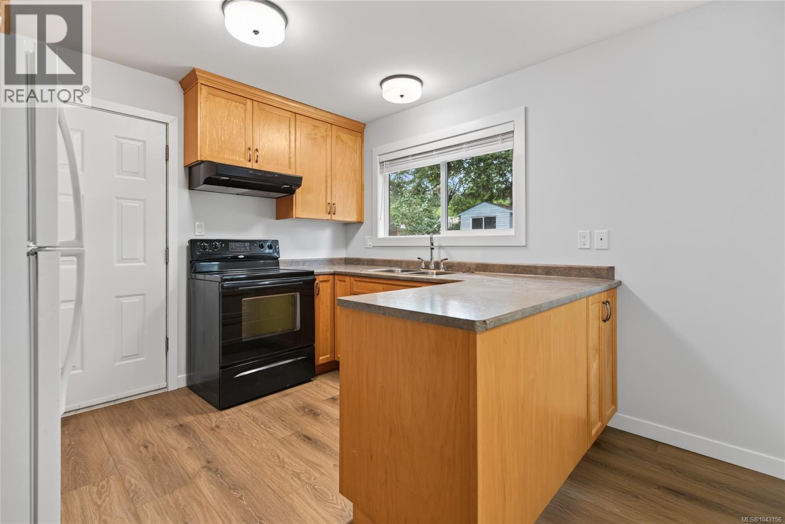 378 Denman St - 7
