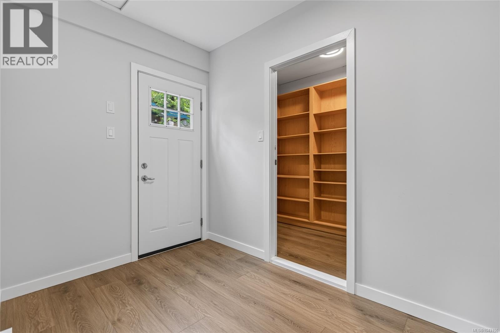 378 Denman St - 9