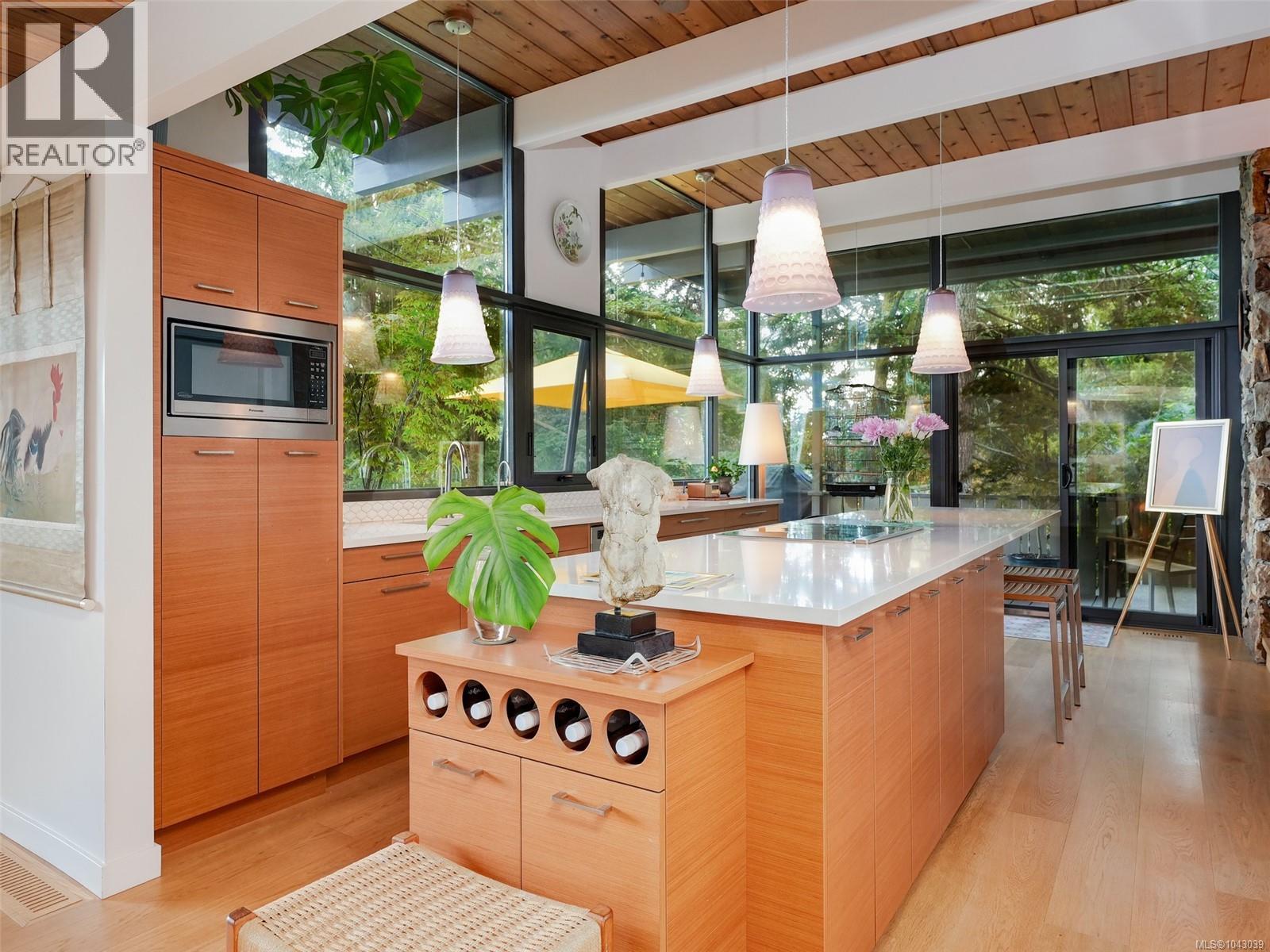  945 Deerwood Place, Saanich
