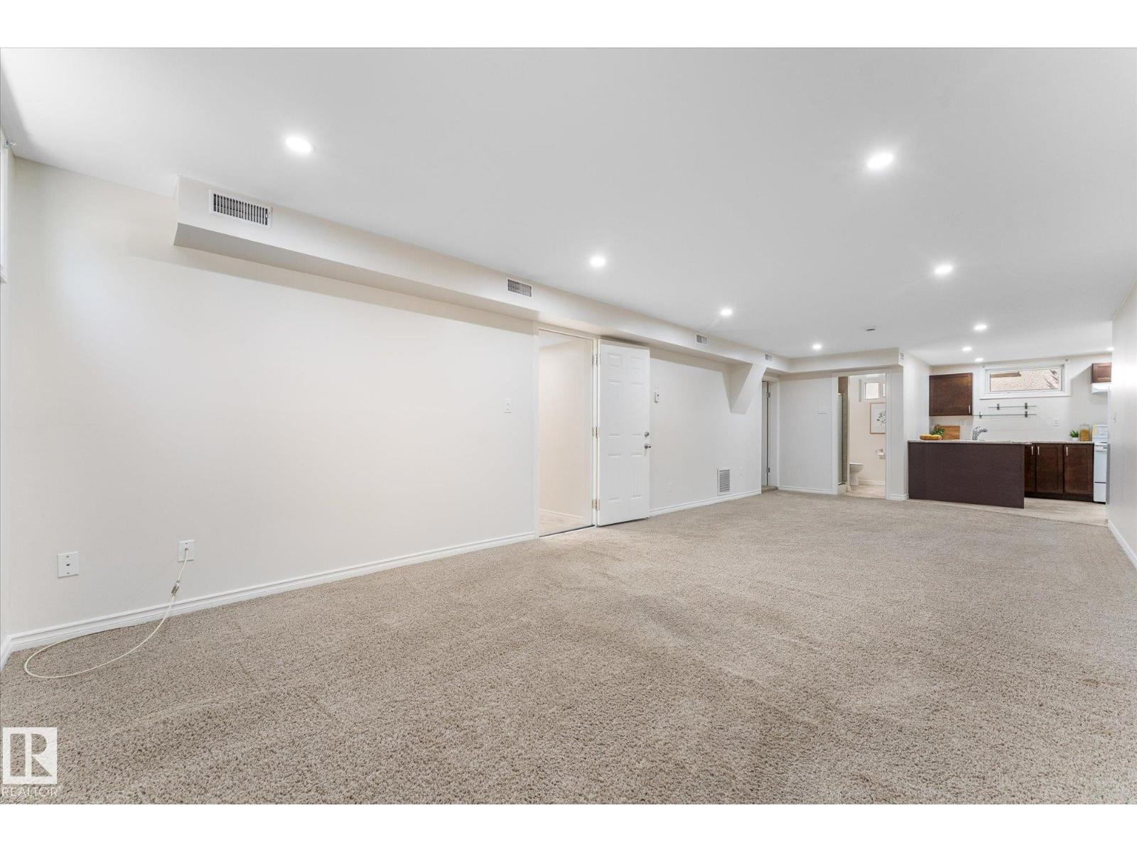 10803 136 AV NW - 24