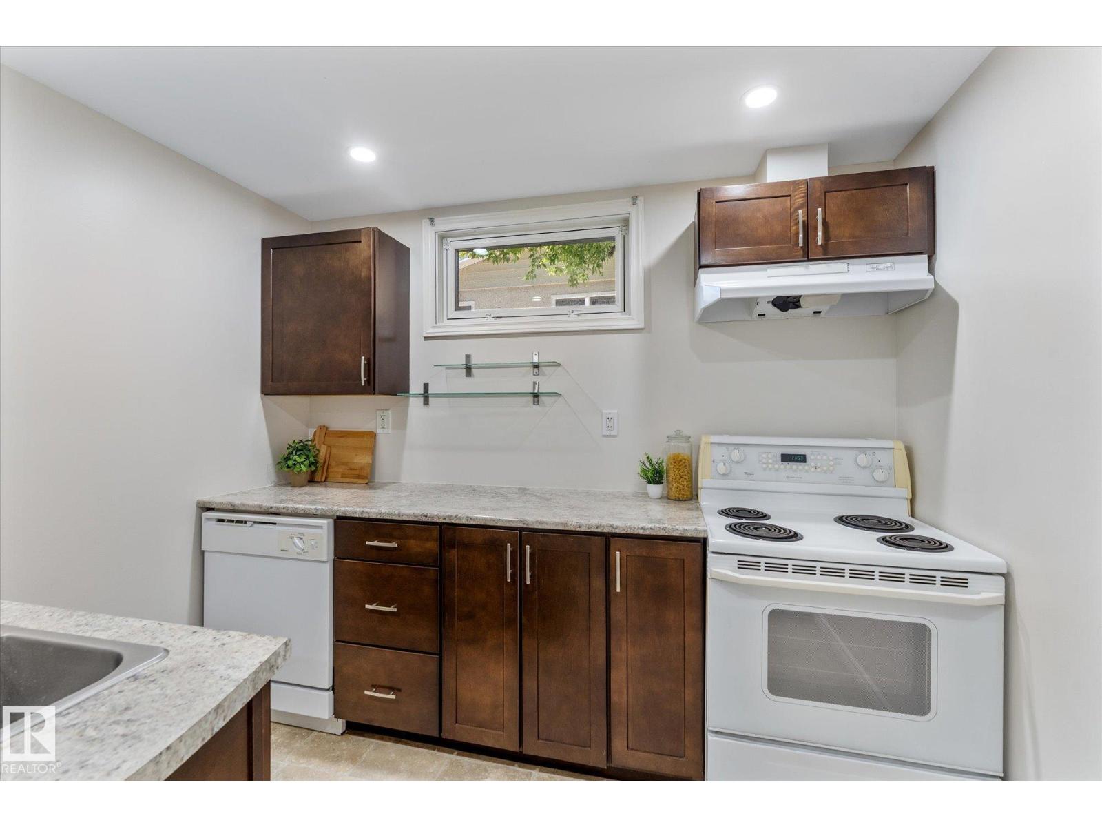 10803 136 AV NW - 28