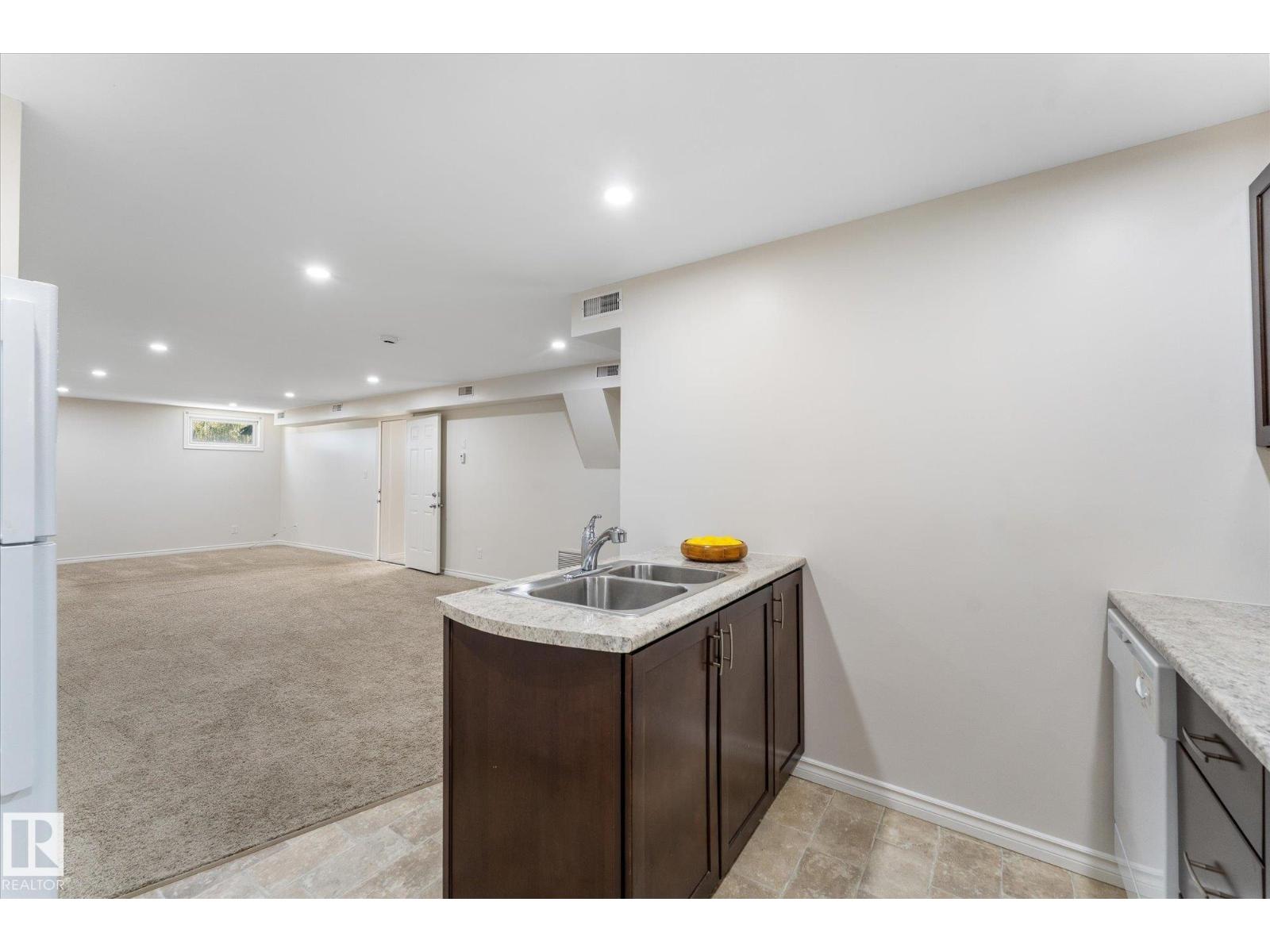 10803 136 AV NW - 29