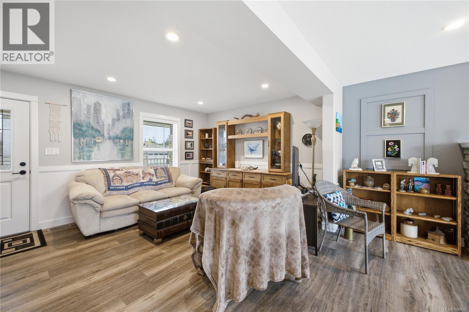 492 Park Forest Dr - 43