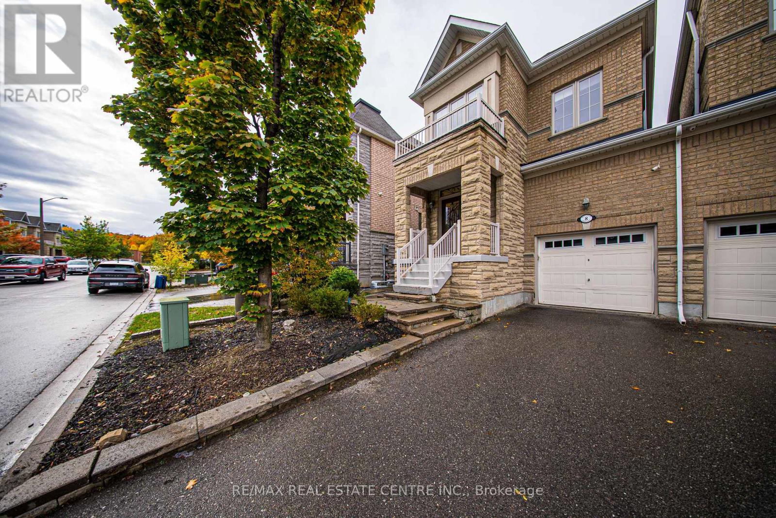 8 BRISTLEWOOD CRESCENT - 2