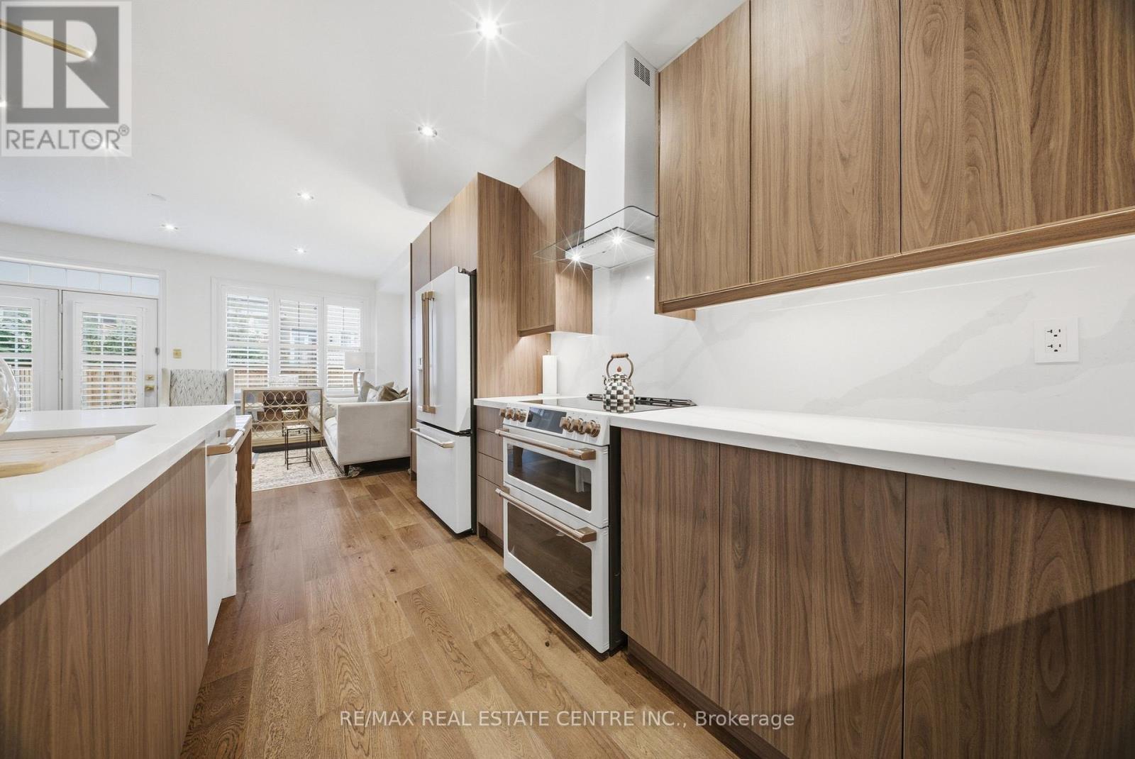 8 BRISTLEWOOD CRESCENT - 20