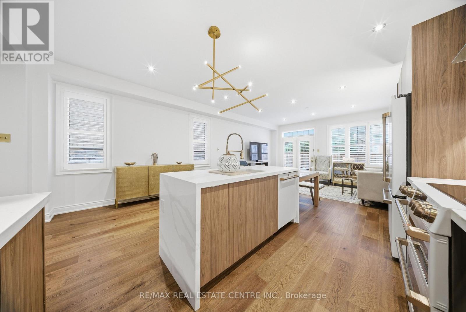 8 BRISTLEWOOD CRESCENT - 21