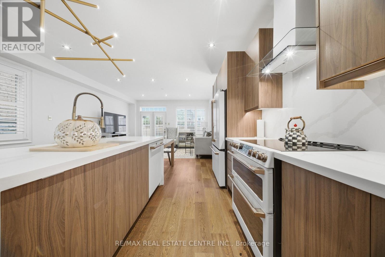 8 BRISTLEWOOD CRESCENT - 22