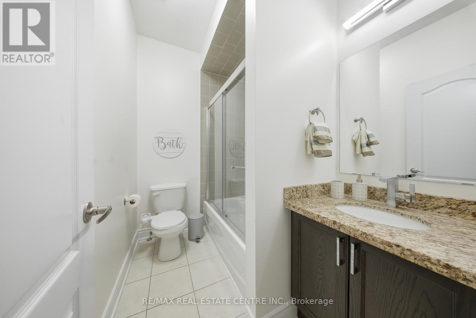 8 BRISTLEWOOD CRESCENT - 28
