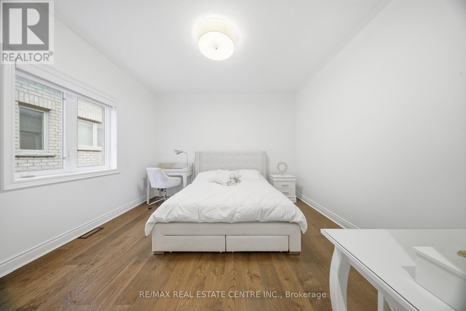 8 BRISTLEWOOD CRESCENT - 29