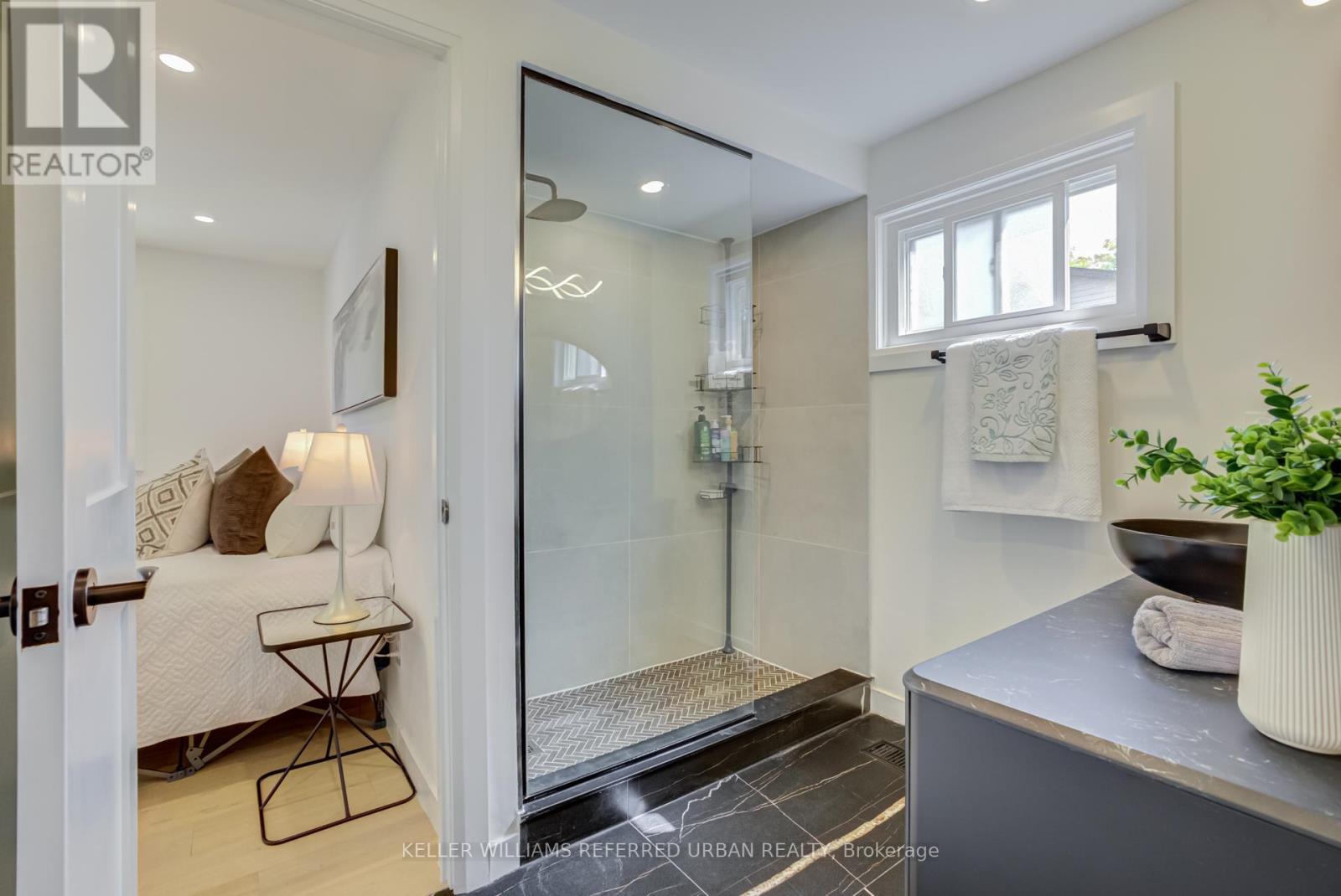7 COSSAR DRIVE - 22