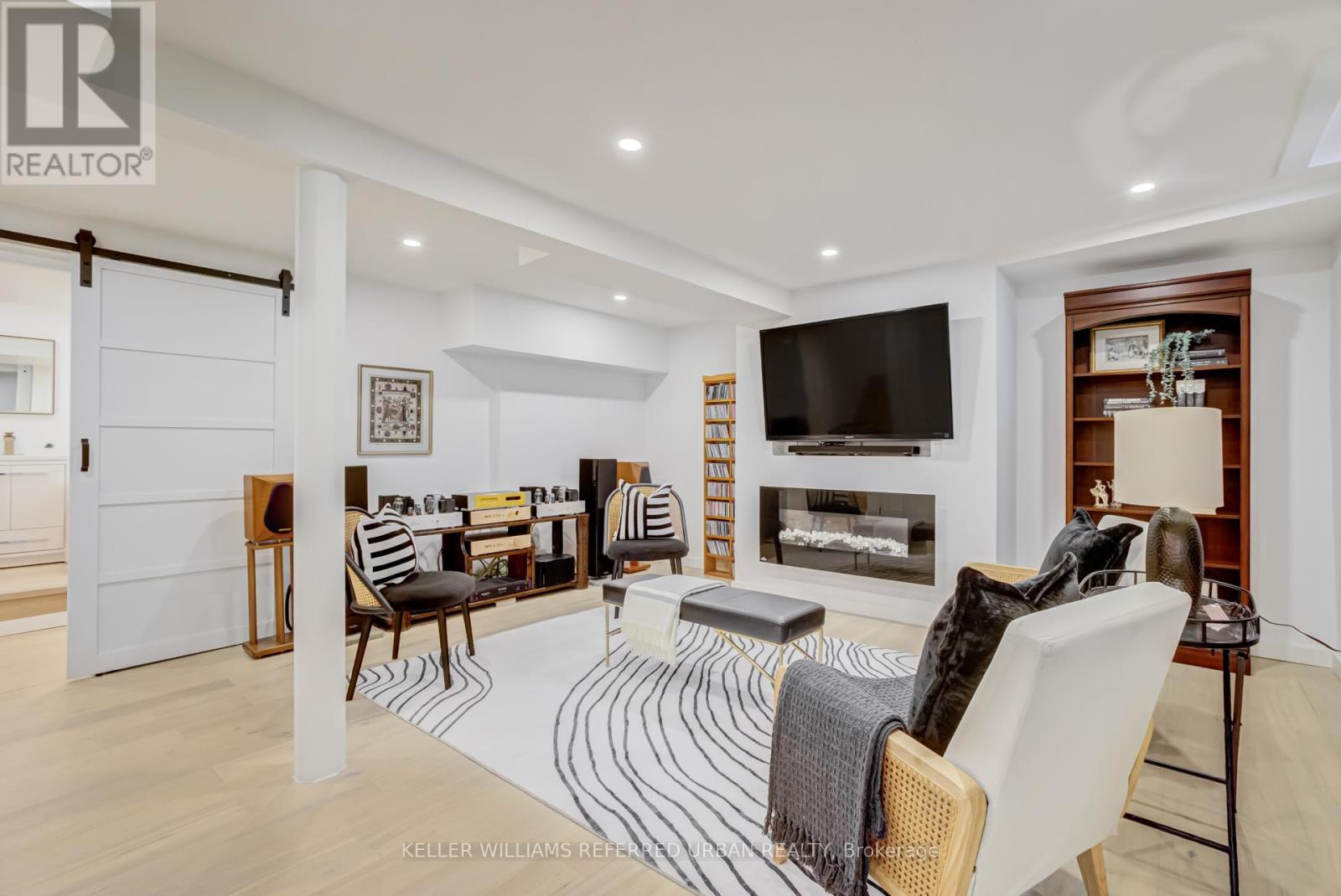 7 COSSAR DRIVE - 32