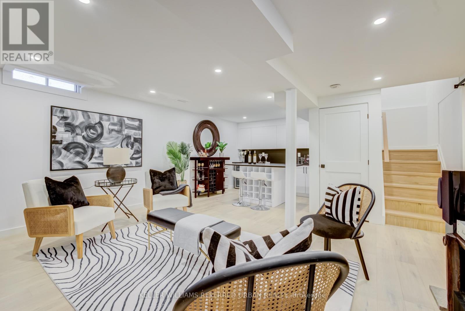 7 COSSAR DRIVE - 33