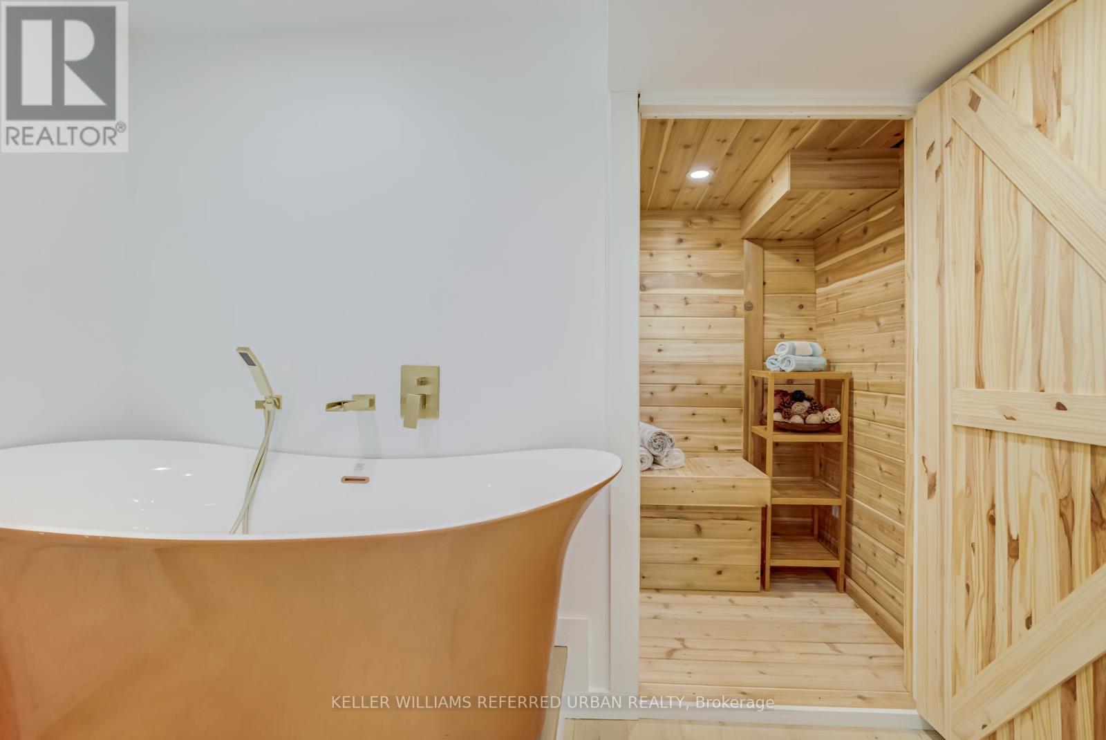 7 COSSAR DRIVE - 42
