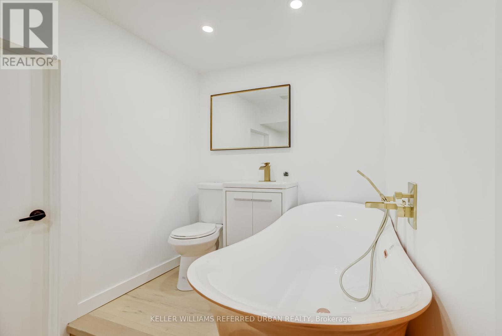 7 COSSAR DRIVE - 44