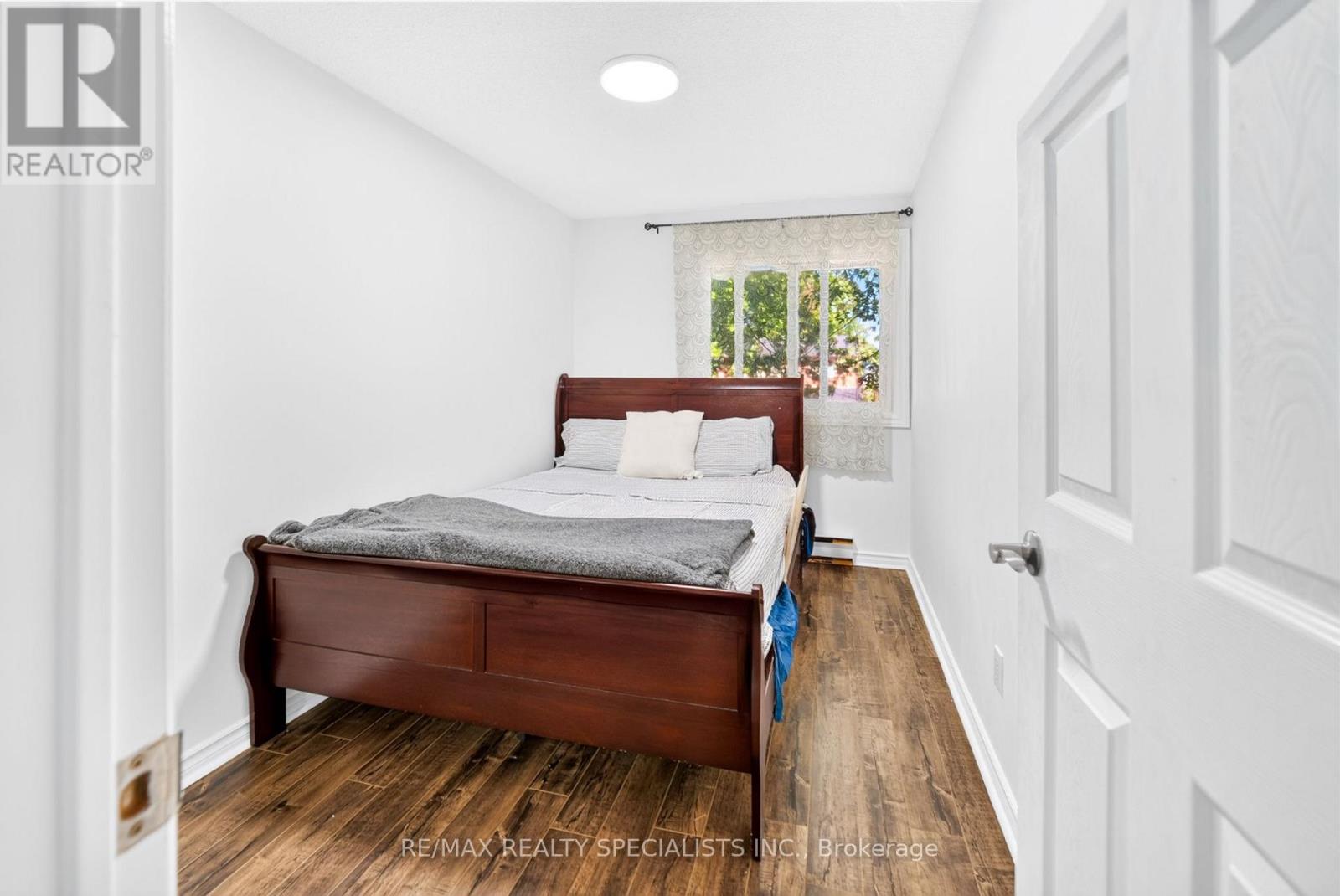 24 GARRISON SQUARE - 22