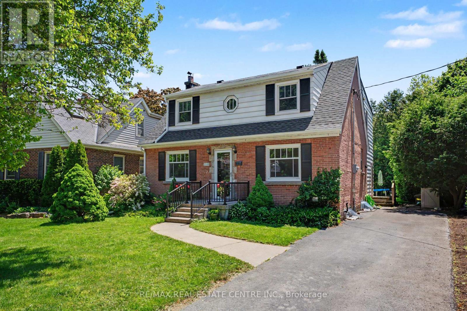 2068 WELLINGTON AVENUE - 1