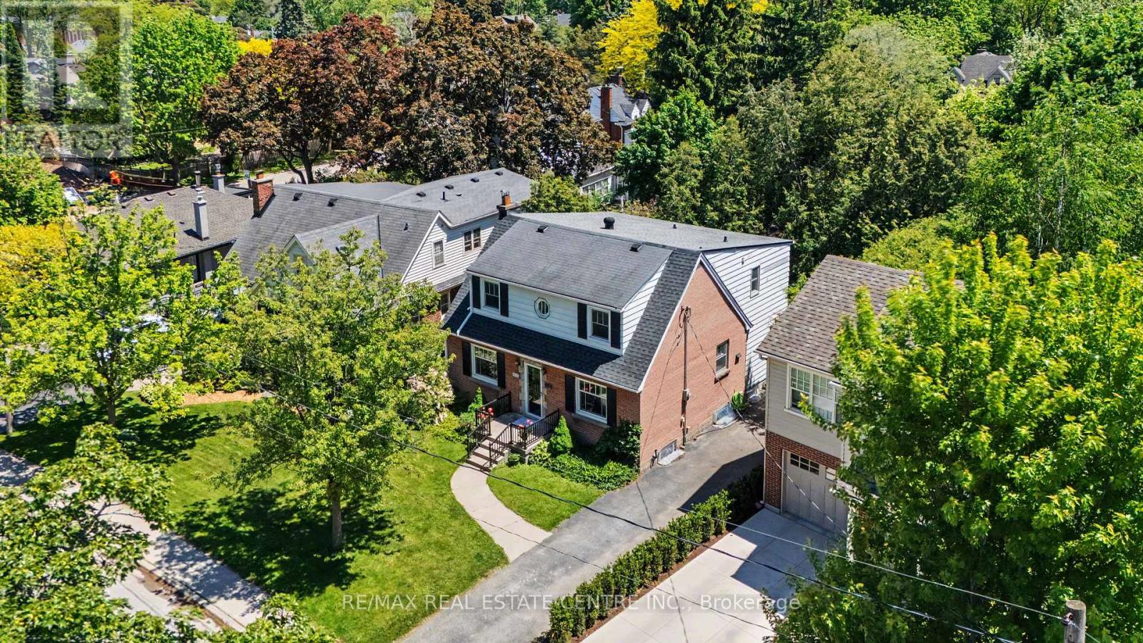 2068 WELLINGTON AVENUE - 14