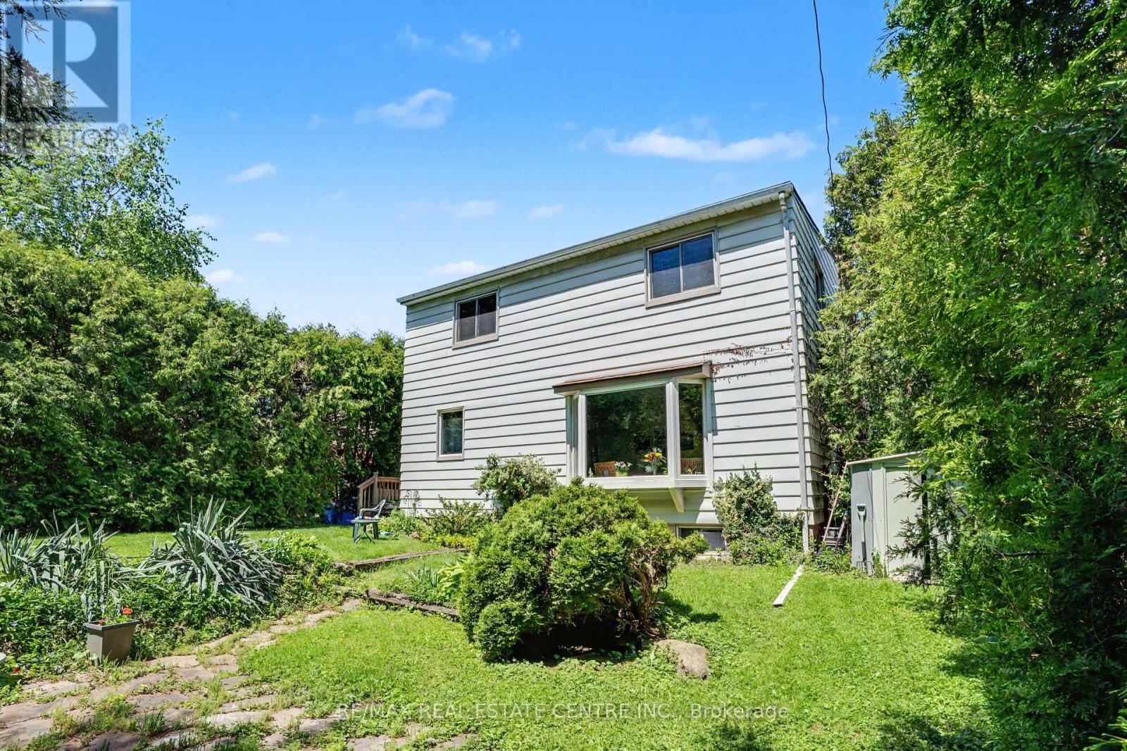 2068 WELLINGTON AVENUE - 15