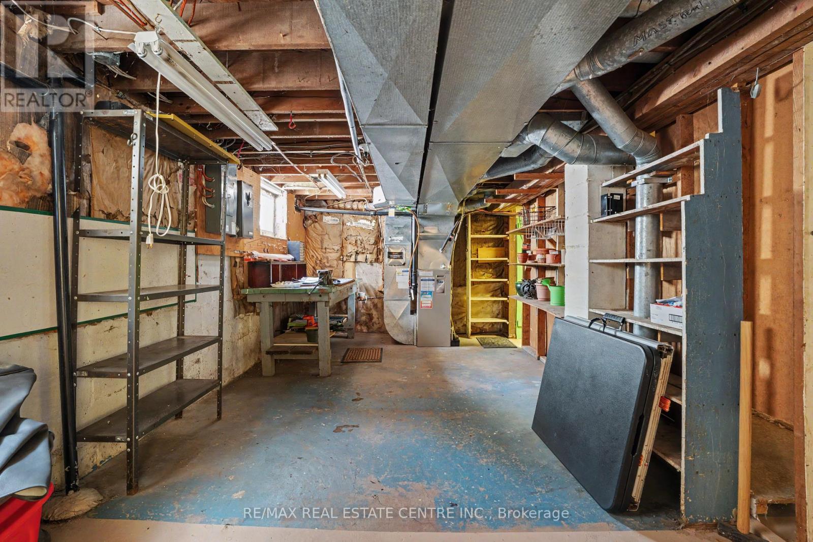 2068 WELLINGTON AVENUE - 18