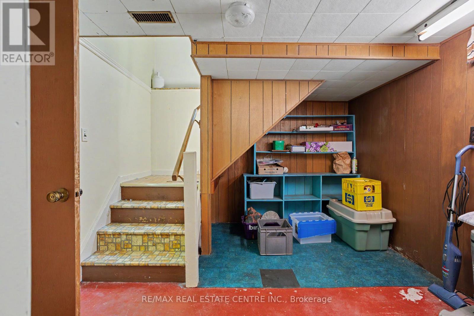 2068 WELLINGTON AVENUE - 19
