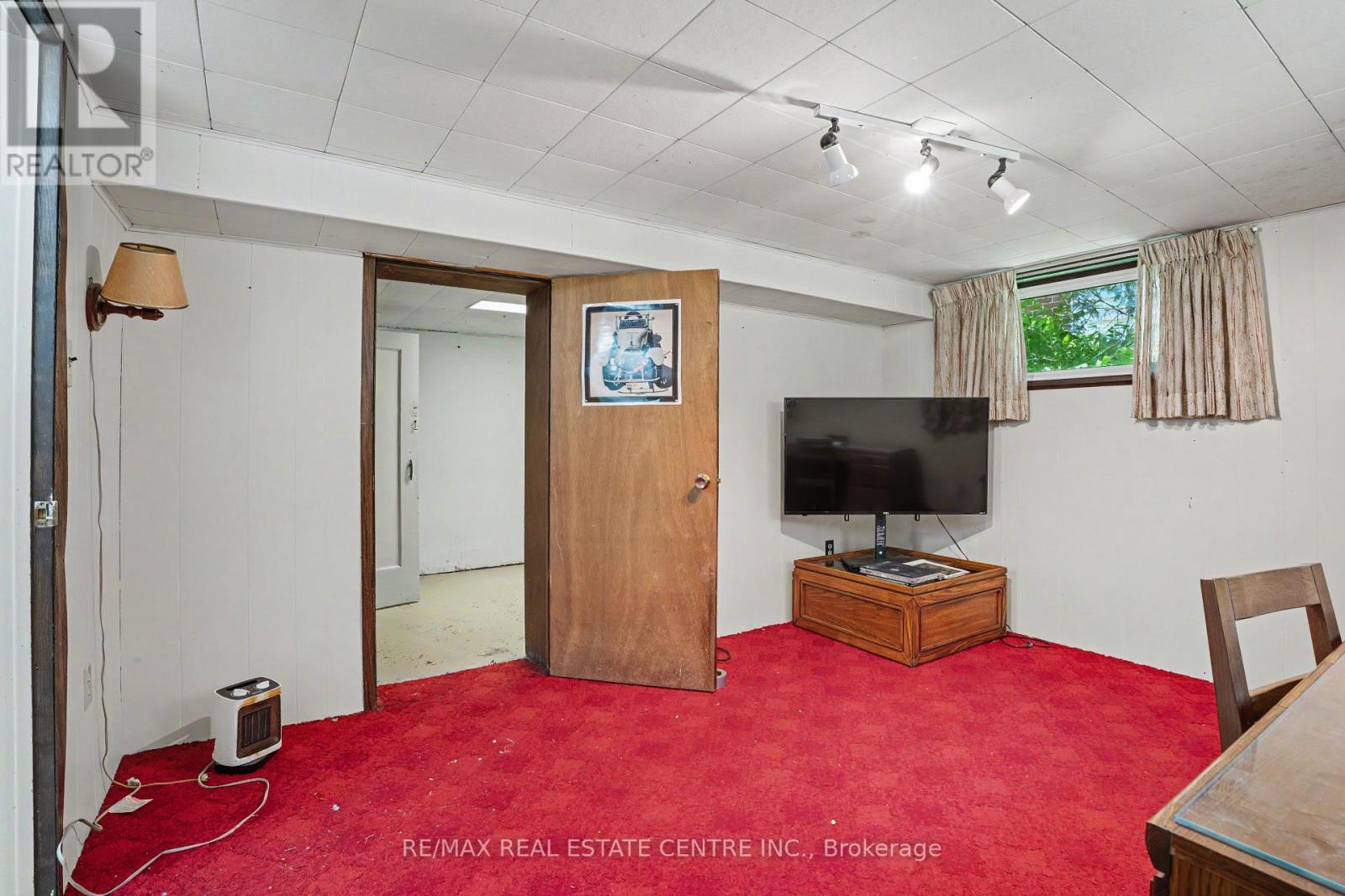 2068 WELLINGTON AVENUE - 21