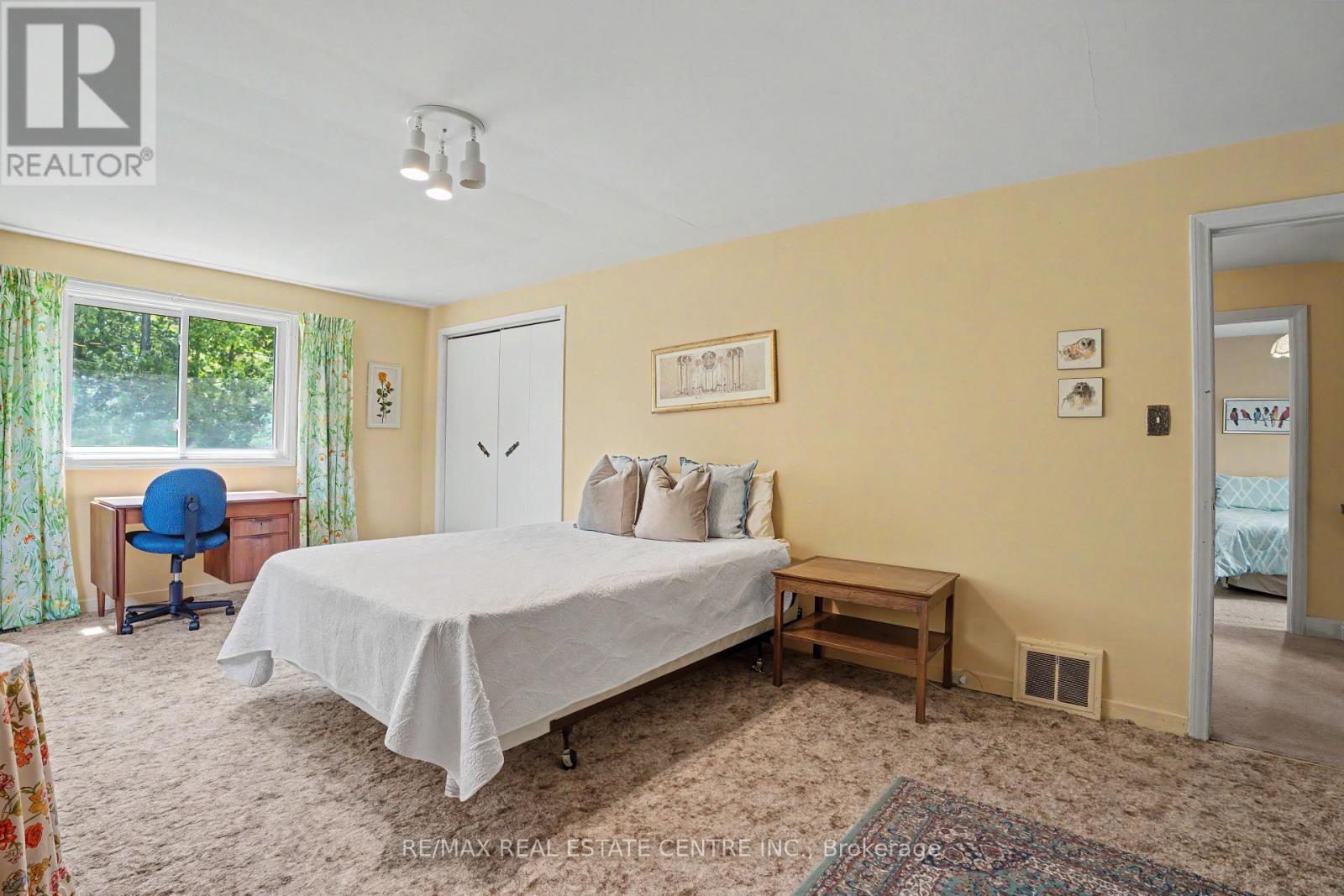 2068 WELLINGTON AVENUE - 26