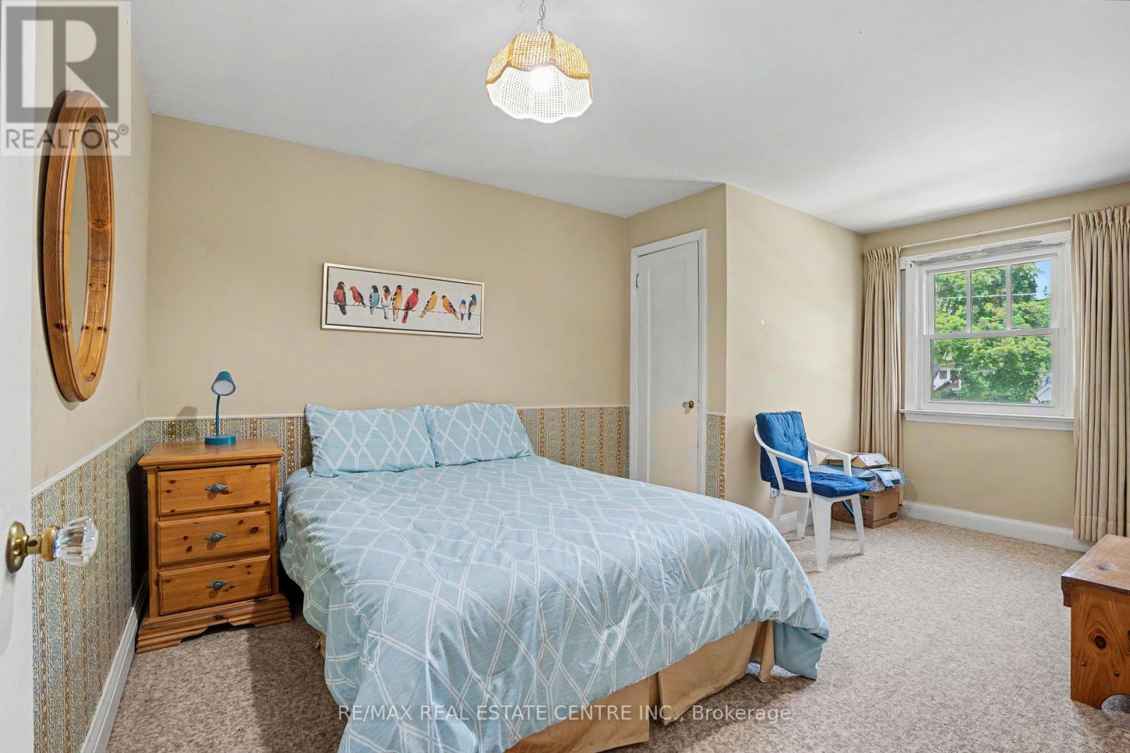 2068 WELLINGTON AVENUE - 32