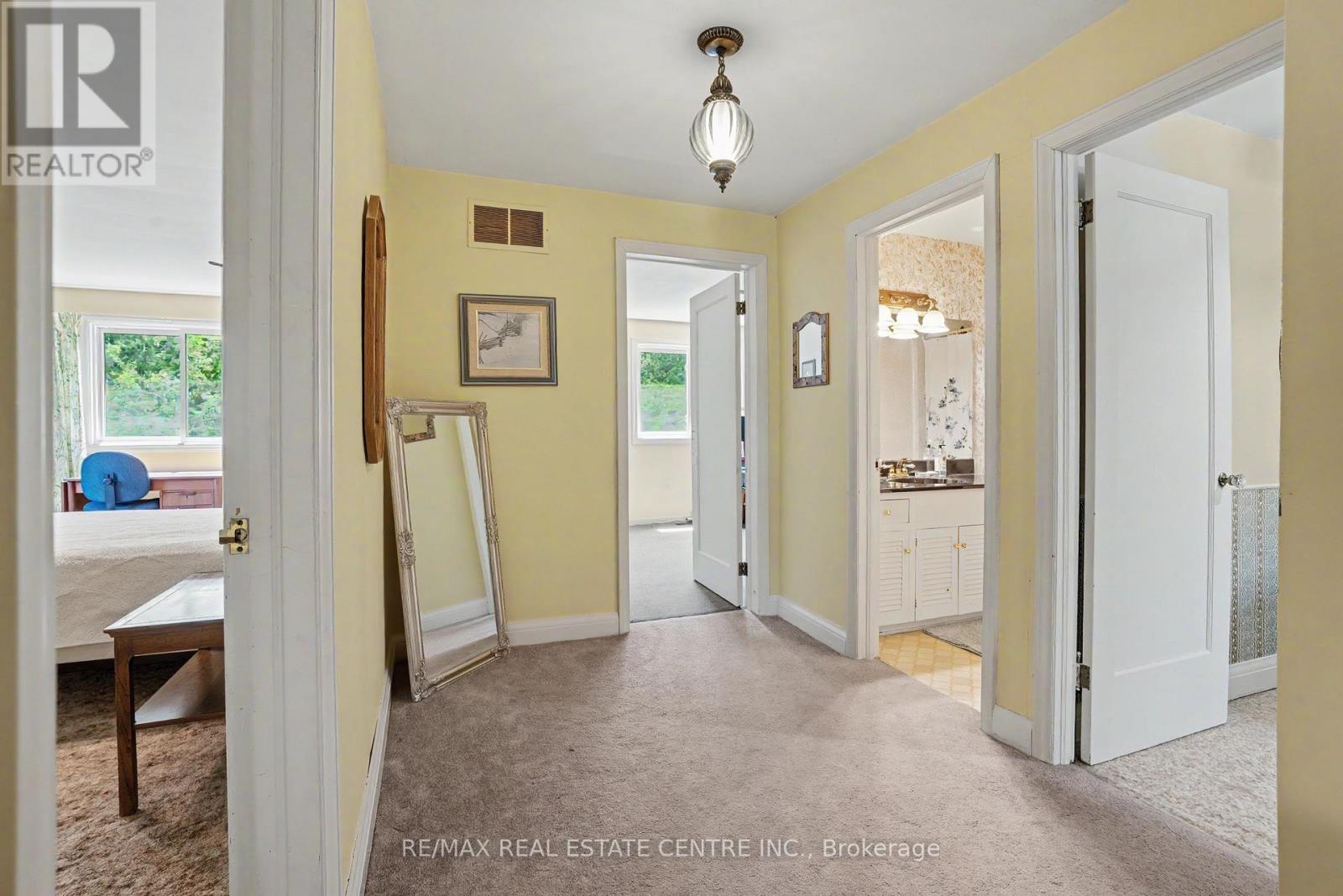 2068 WELLINGTON AVENUE - 33