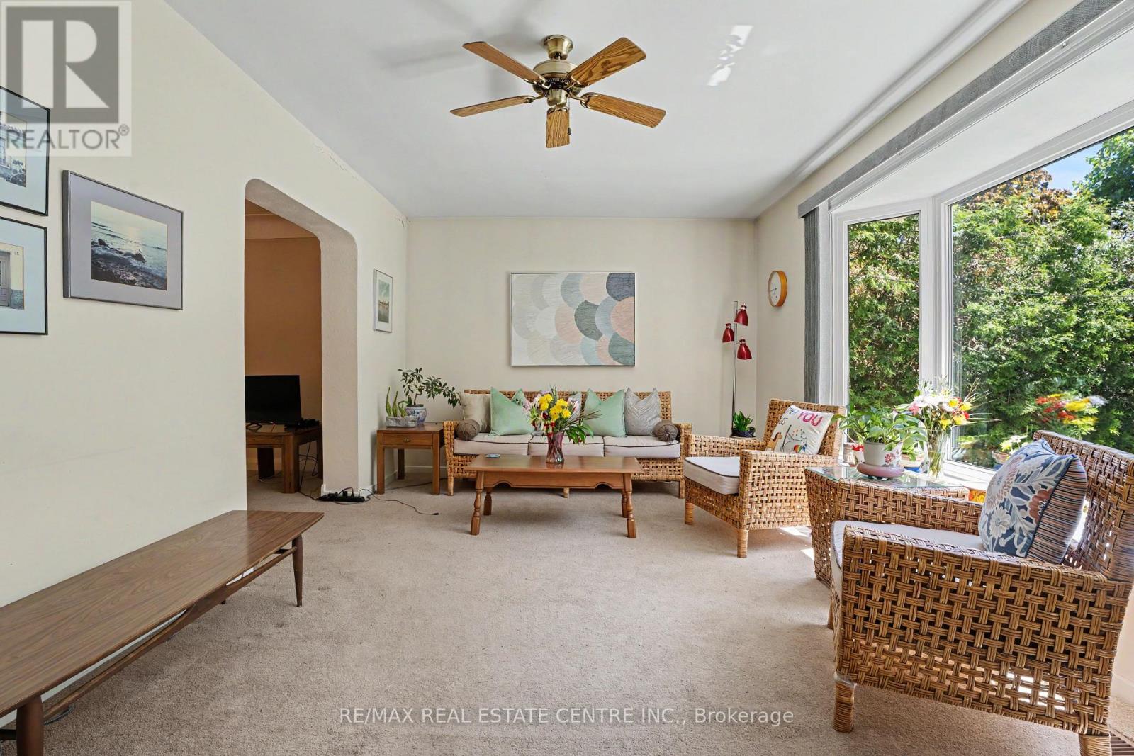 2068 WELLINGTON AVENUE - 36