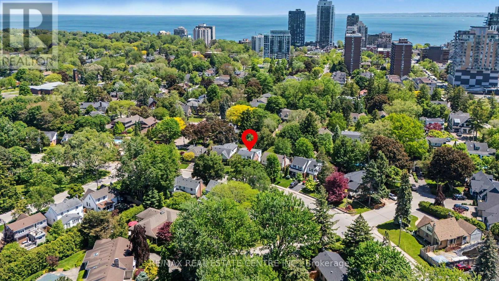 2068 WELLINGTON AVENUE - 40