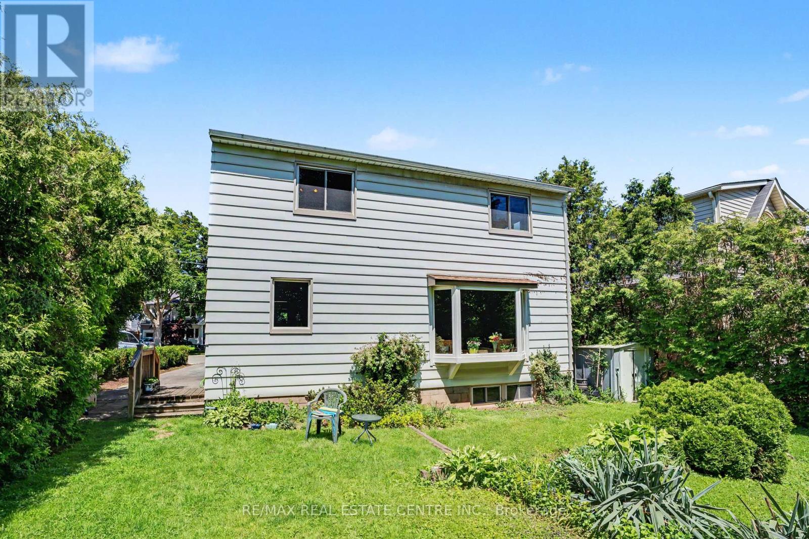 2068 WELLINGTON AVENUE - 41