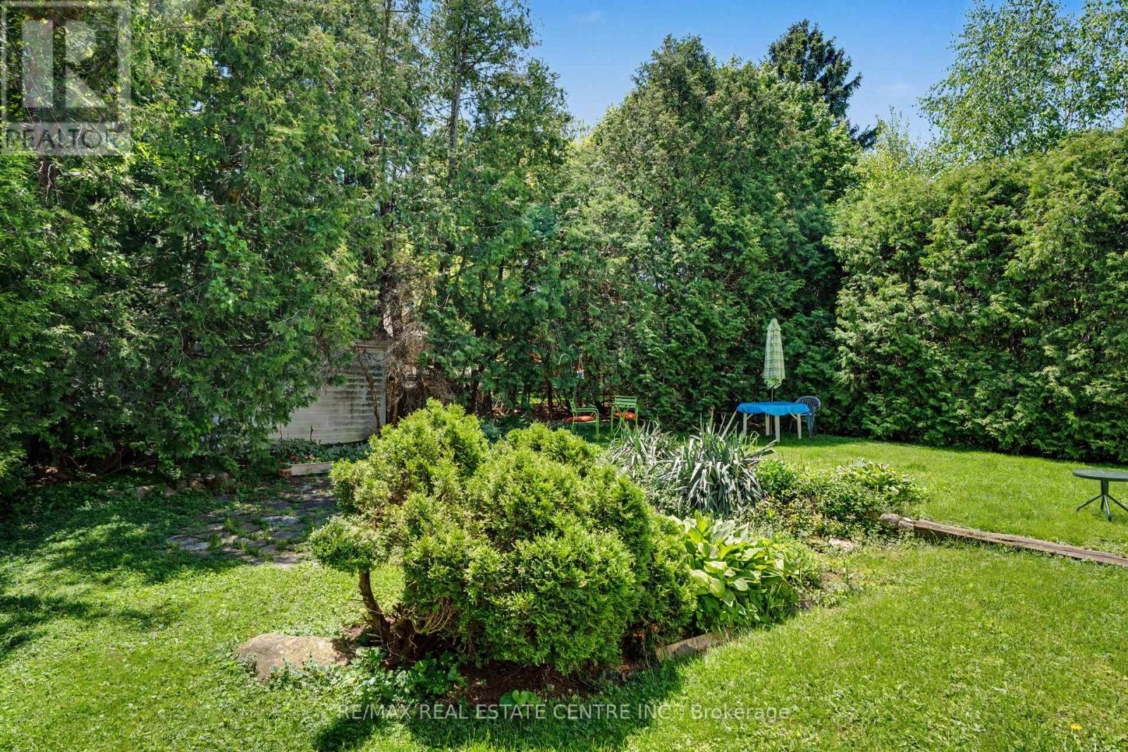 2068 WELLINGTON AVENUE - 42